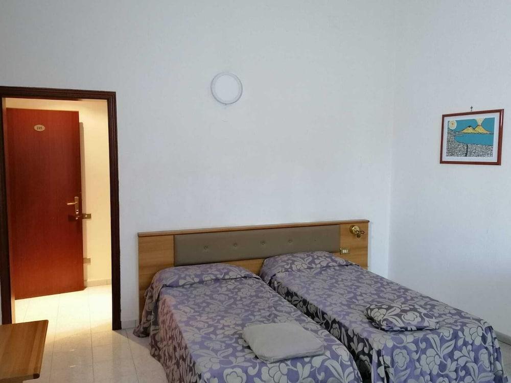 Hotel Santa Marta Поцуоли Екстериор снимка