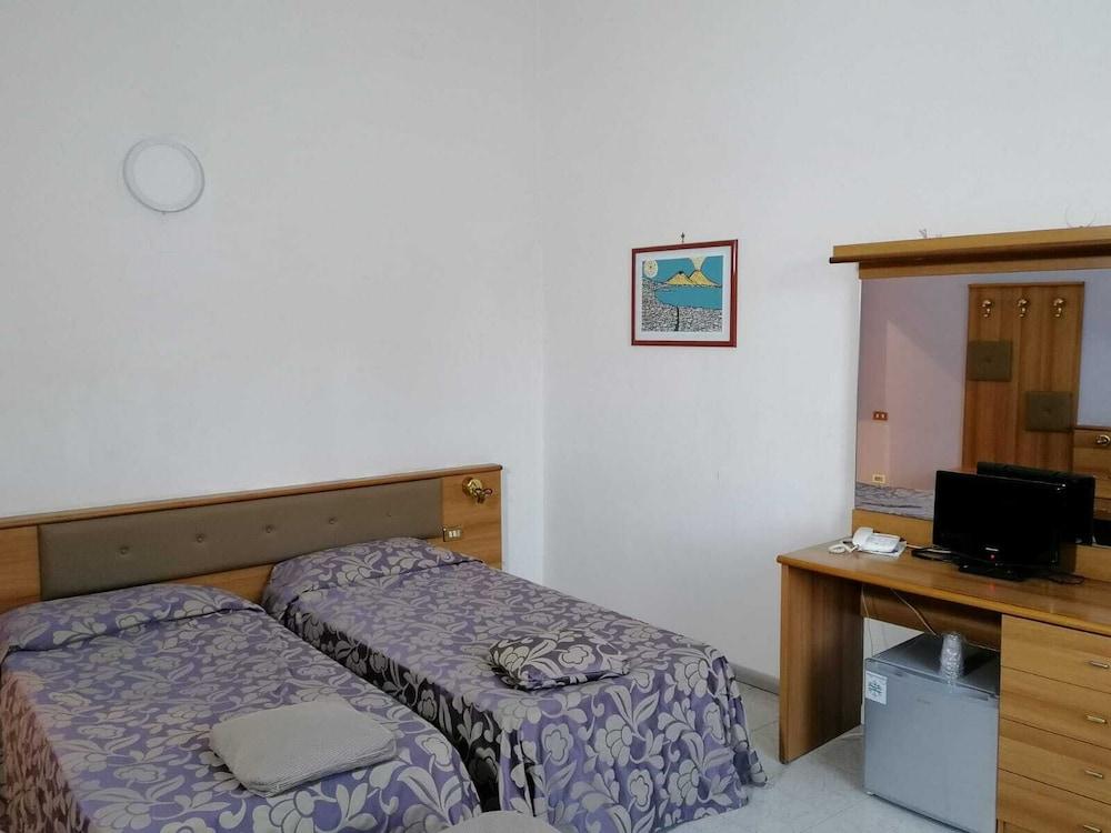 Hotel Santa Marta Поцуоли Екстериор снимка