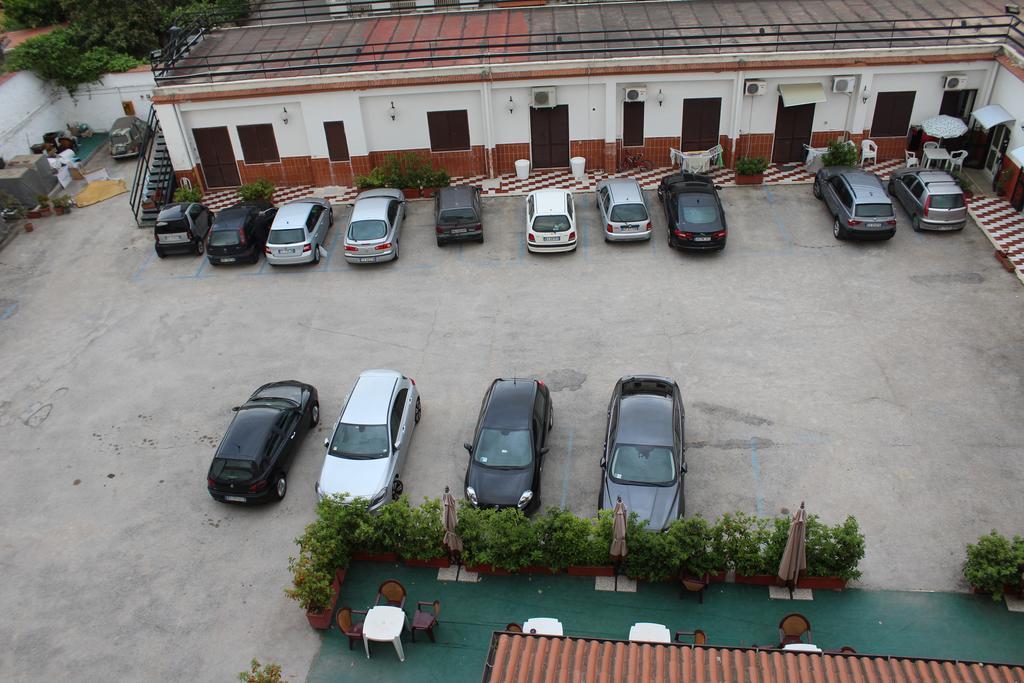 Hotel Santa Marta Поцуоли Екстериор снимка