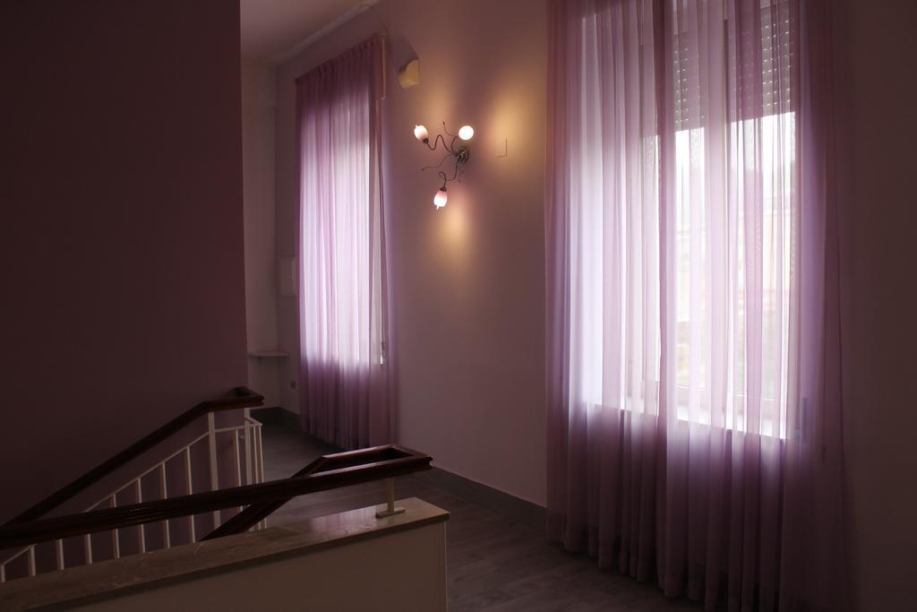 Hotel Santa Marta Поцуоли Екстериор снимка