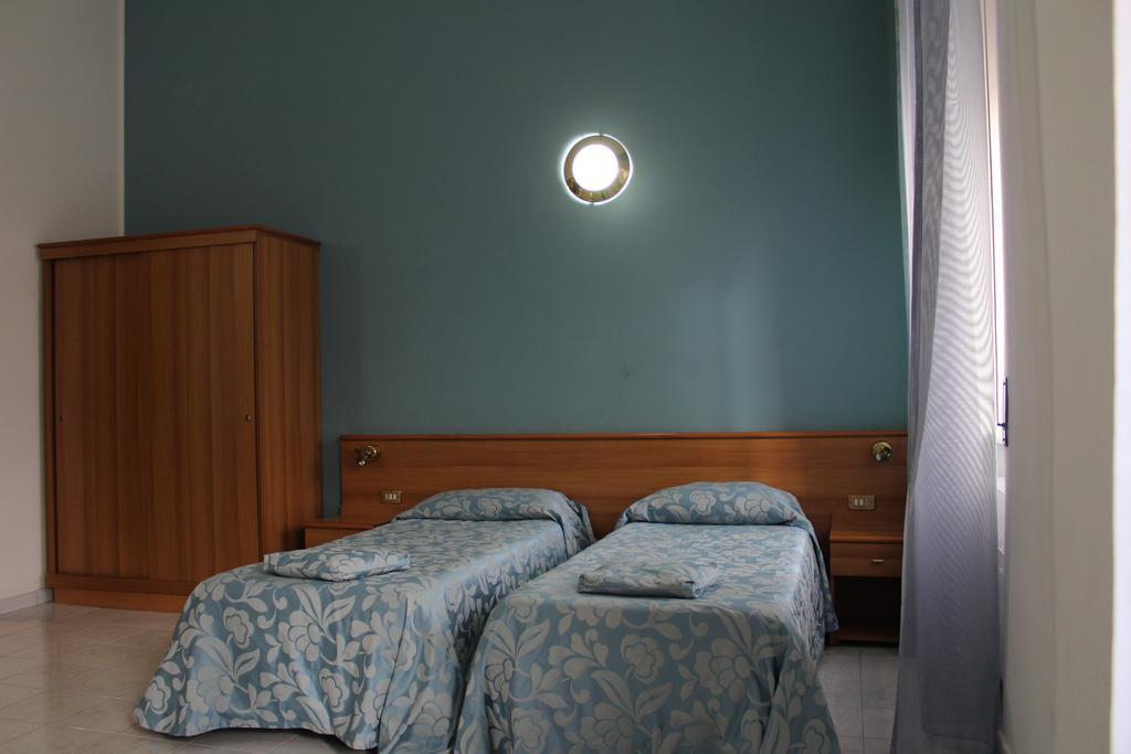 Hotel Santa Marta Поцуоли Екстериор снимка