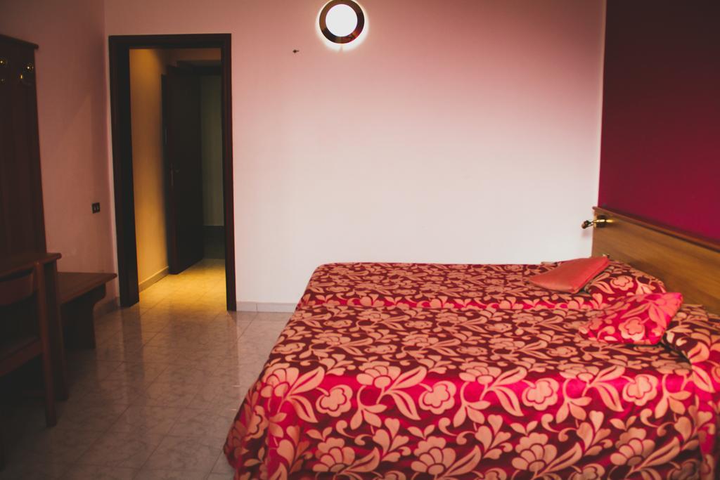 Hotel Santa Marta Поцуоли Екстериор снимка