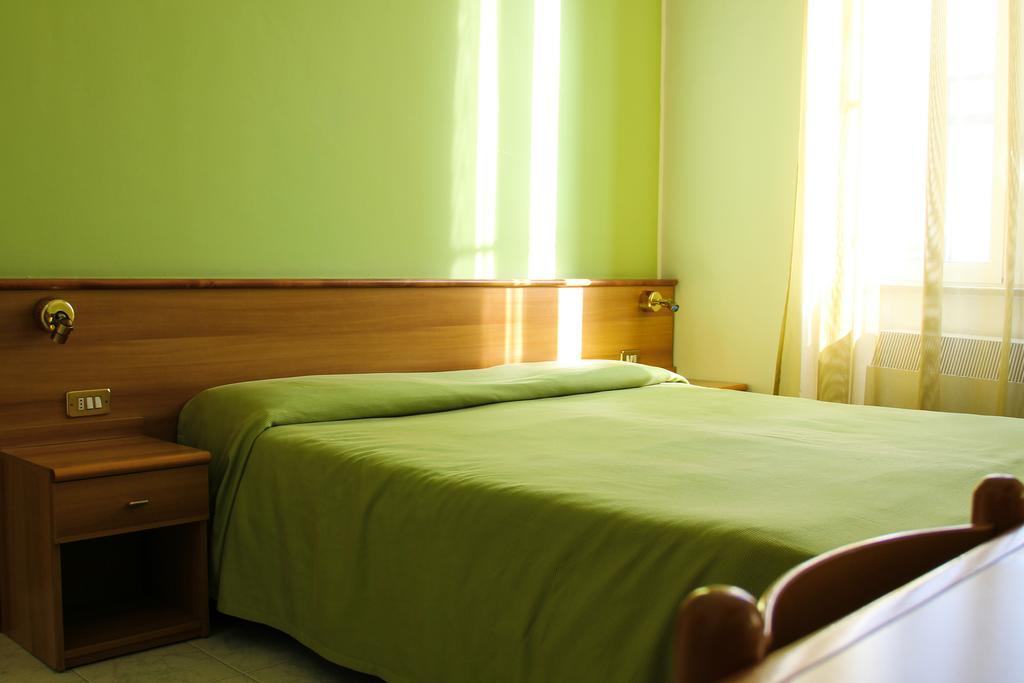 Hotel Santa Marta Поцуоли Екстериор снимка