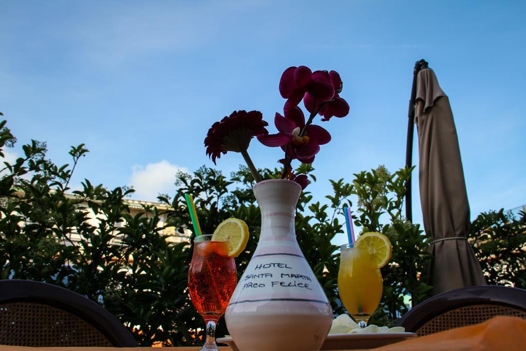 Hotel Santa Marta Поцуоли Екстериор снимка